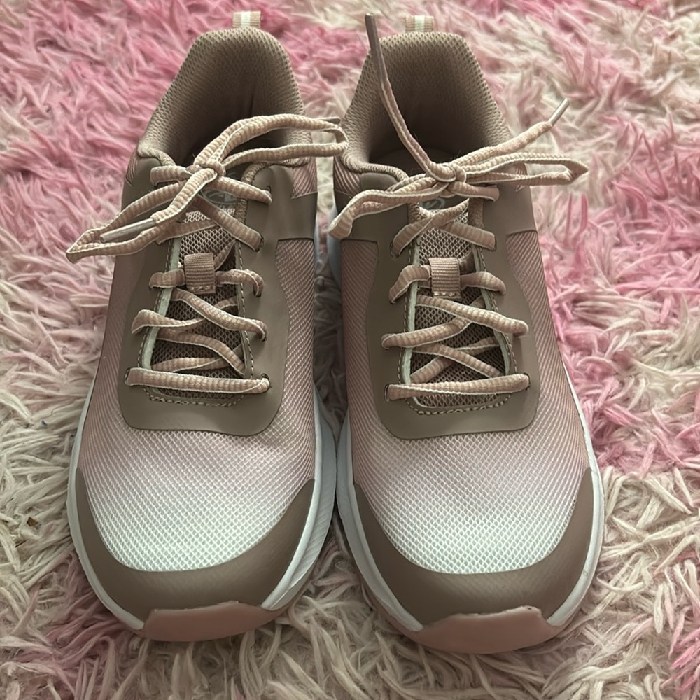 Walmart/Athletic works sneakers